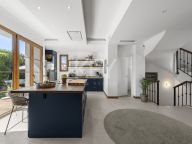 Villa for sale in Estepona