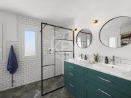 Villa for sale in Estepona