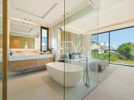 Villa for sale in Linda Vista Baja, San Pedro de Alcantara