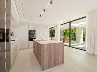 Villa for sale in Linda Vista Baja, San Pedro de Alcantara