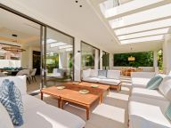 Villa for sale in Linda Vista Baja, San Pedro de Alcantara