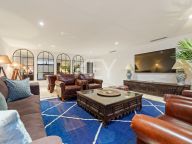 Villa for sale in Nueva Andalucia