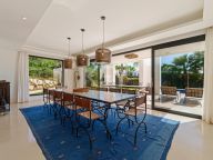 Villa for sale in Nueva Andalucia