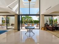 Villa for sale in Nueva Andalucia