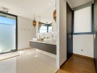 Villa for sale in Nueva Andalucia