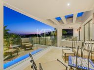 Villa for sale in Nueva Andalucia