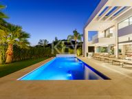 Villa for sale in Nueva Andalucia