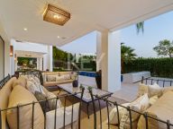 Villa for sale in Nueva Andalucia