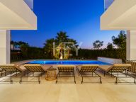 Villa for sale in Nueva Andalucia