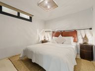 Villa for sale in Nueva Andalucia