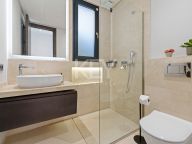 Villa for sale in Nueva Andalucia