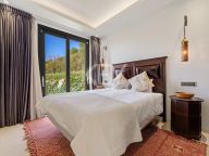 Villa for sale in Nueva Andalucia