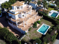 Villa for sale in Los Flamingos Golf, Benahavis