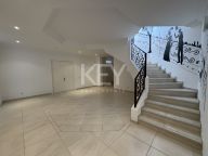 Villa for sale in Los Flamingos Golf, Benahavis