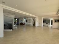 Villa for sale in Los Flamingos Golf, Benahavis