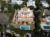 Villa for sale in Los Flamingos Golf, Benahavis