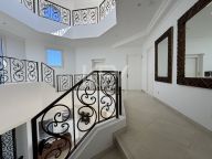 Villa for sale in Los Flamingos Golf, Benahavis