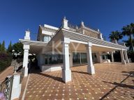Villa for sale in Los Flamingos Golf, Benahavis