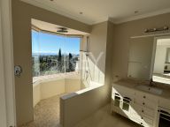 Villa for sale in Los Flamingos Golf, Benahavis