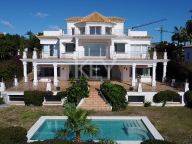 Villa for sale in Los Flamingos Golf, Benahavis