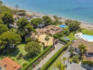 Villa for sale in Benamara, Estepona