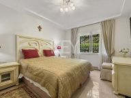 Villa for sale in Benamara, Estepona