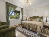 Villa for sale in Benamara, Estepona