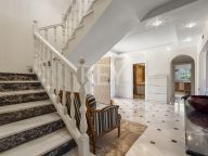 Villa for sale in Benamara, Estepona