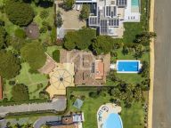 Villa for sale in Benamara, Estepona