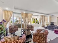 Villa for sale in Benamara, Estepona