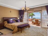 Villa for sale in Benamara, Estepona