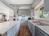 Villa for sale in Benamara, Estepona