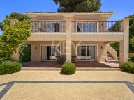 Villa for sale in Benamara, Estepona