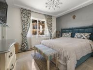 Villa for sale in Benamara, Estepona