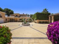Villa for sale in Benamara, Estepona