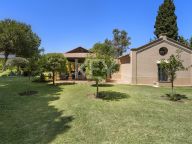 Villa for sale in Benamara, Estepona