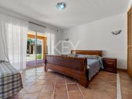 Villa for sale in Benamara, Estepona