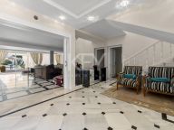 Villa for sale in Benamara, Estepona