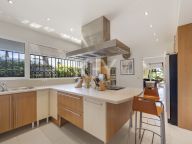 Villa for sale in Benamara, Estepona