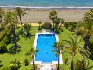 Villa for sale in Benamara, Estepona