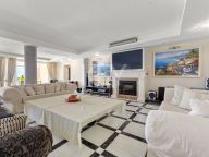 Villa for sale in Benamara, Estepona