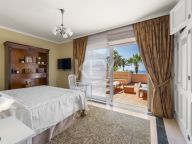 Villa for sale in Benamara, Estepona