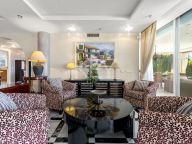 Villa for sale in Benamara, Estepona