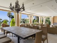 Villa for sale in Benamara, Estepona