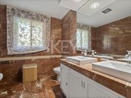 Villa for sale in Benamara, Estepona