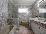 Villa for sale in Benamara, Estepona