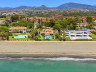 Villa for sale in Benamara, Estepona