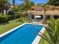 Villa for sale in Benamara, Estepona
