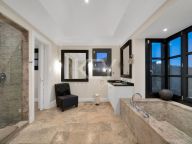 Villa for sale in Monte Mayor, Benahavis