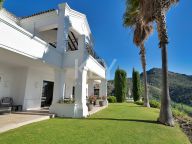 Villa for sale in Monte Mayor, Benahavis